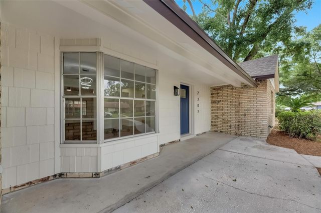2207 PARKWOOD DRIVE, Valrico, FL 33594