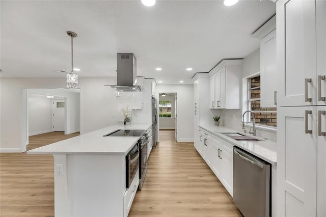 2207 PARKWOOD DRIVE, Valrico, FL 33594