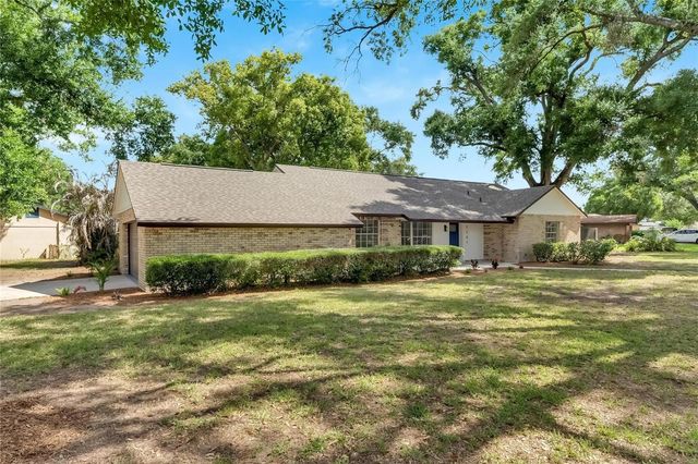2207 PARKWOOD DRIVE, Valrico, FL 33594