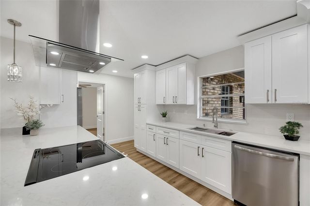 2207 PARKWOOD DRIVE, Valrico, FL 33594