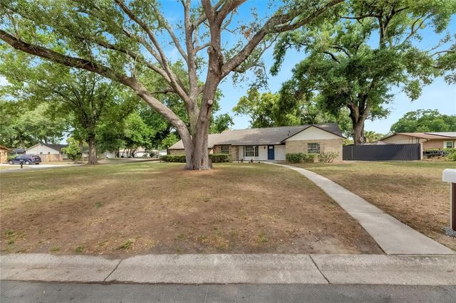 2207 PARKWOOD DRIVE, Valrico, FL 33594