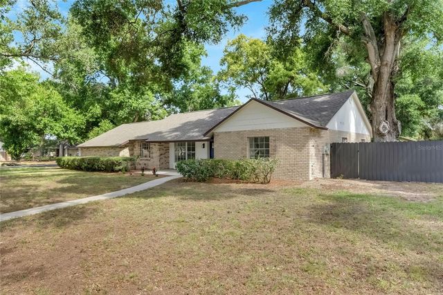 2207 PARKWOOD DRIVE, Valrico, FL 33594