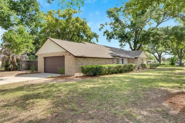 2207 PARKWOOD DRIVE, Valrico, FL 33594