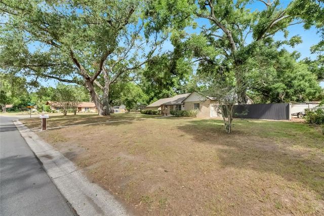 2207 PARKWOOD DRIVE, Valrico, FL 33594
