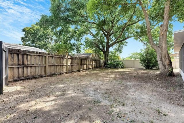 2207 PARKWOOD DRIVE, Valrico, FL 33594