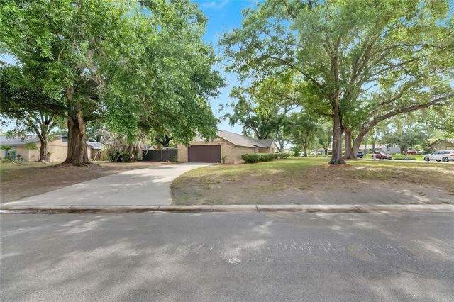 2207 PARKWOOD DRIVE, Valrico, FL 33594