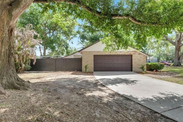 2207 PARKWOOD DRIVE, Valrico, FL 33594