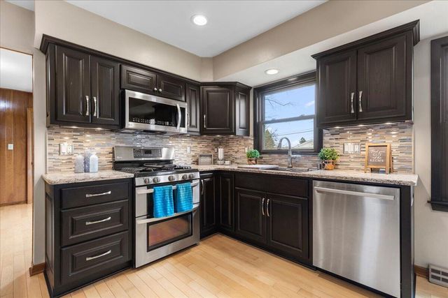 W174N9458 Joper ROAD, Menomonee Falls, WI 53051