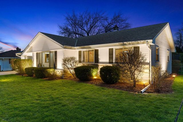 W174N9458 Joper ROAD, Menomonee Falls, WI 53051