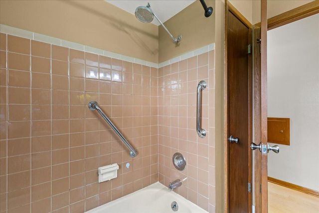 W174N9458 Joper ROAD, Menomonee Falls, WI 53051