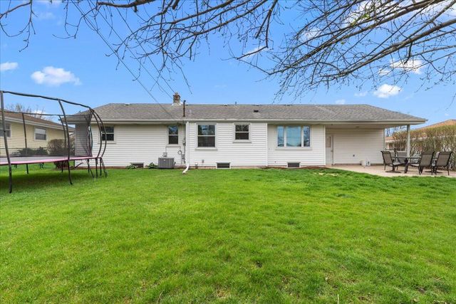 W174N9458 Joper ROAD, Menomonee Falls, WI 53051