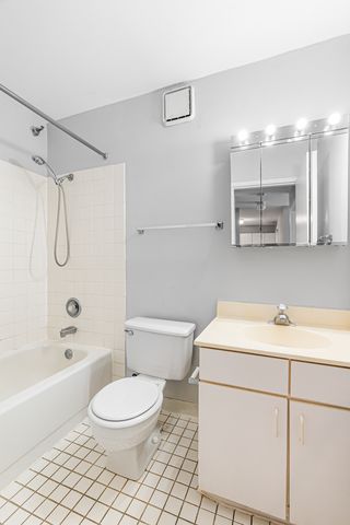 33 W Delaware Place 14F, Chicago, IL 60610