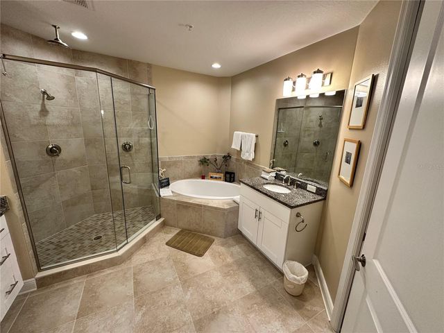 7740 34TH AVE W 202, Bradenton, FL 34209