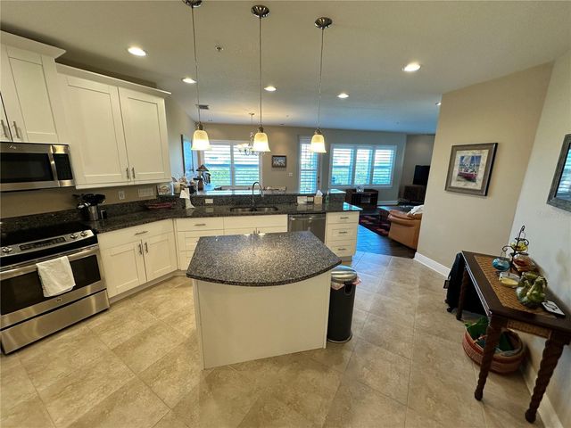 7740 34TH AVE W 202, Bradenton, FL 34209