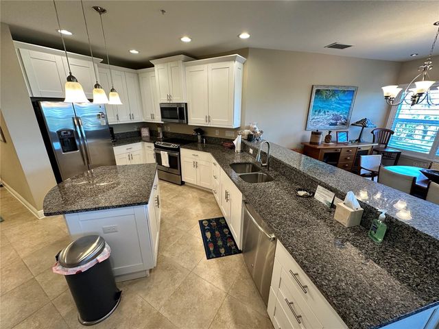 7740 34TH AVE W 202, Bradenton, FL 34209