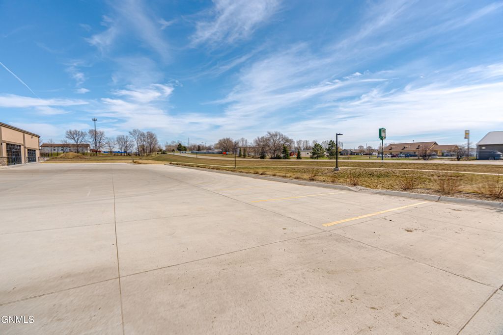 105 Mcdougall Drive N, Lincoln, ND 58504 photo 7