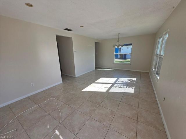 46 Hamlin CT, Lehigh Acres, FL 33936