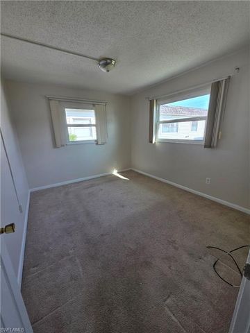 46 Hamlin CT, Lehigh Acres, FL 33936