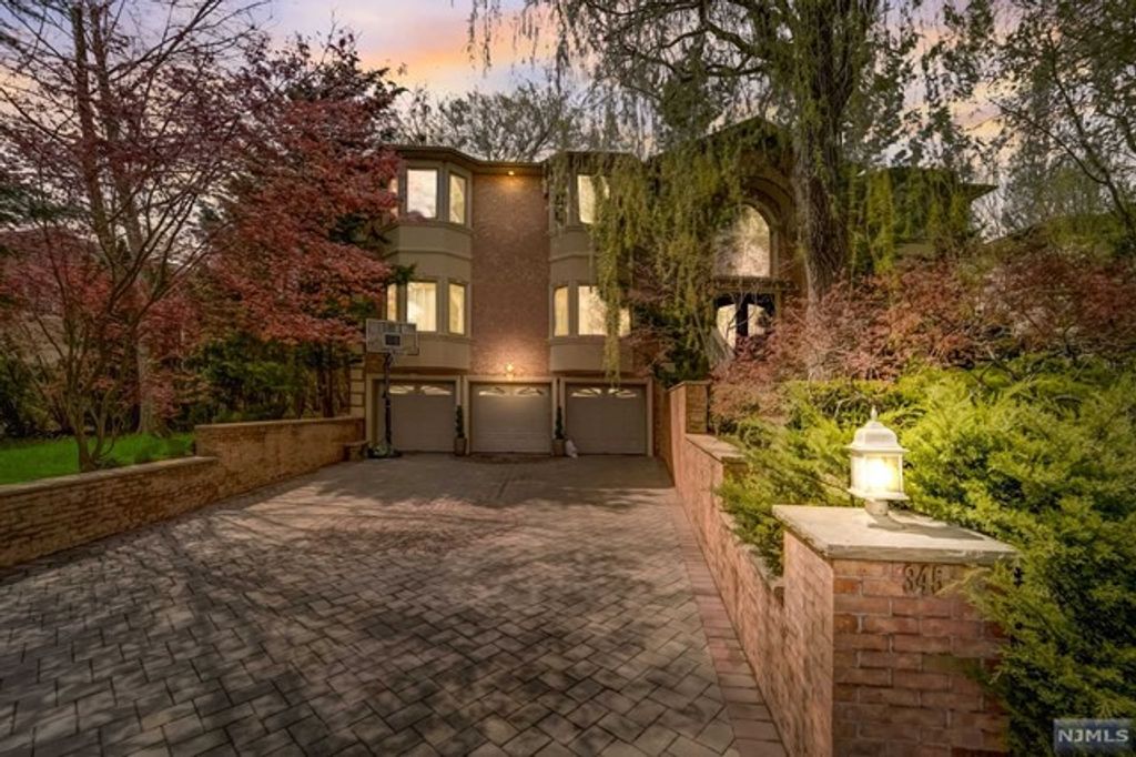345 Bullard Avenue, Paramus, NJ 07652