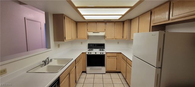 2216 Short Pine Drive, Las Vegas, NV 89108