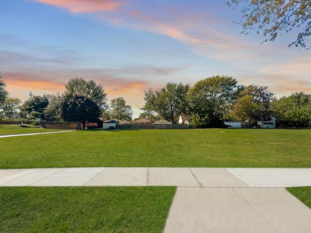28107 Ursuline Street, Saint Clair Shores, MI 48081