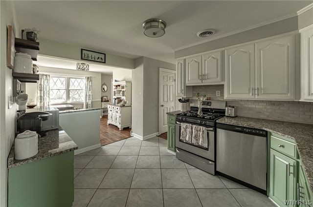 292 Kirkwood Drive, West Seneca, NY 14224
