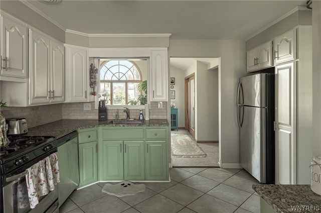292 Kirkwood Drive, West Seneca, NY 14224
