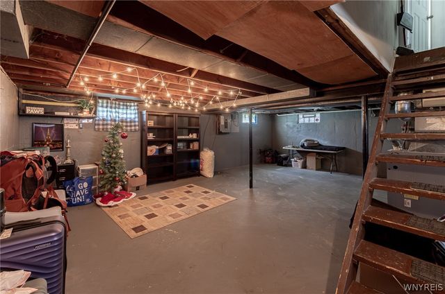 292 Kirkwood Drive, West Seneca, NY 14224