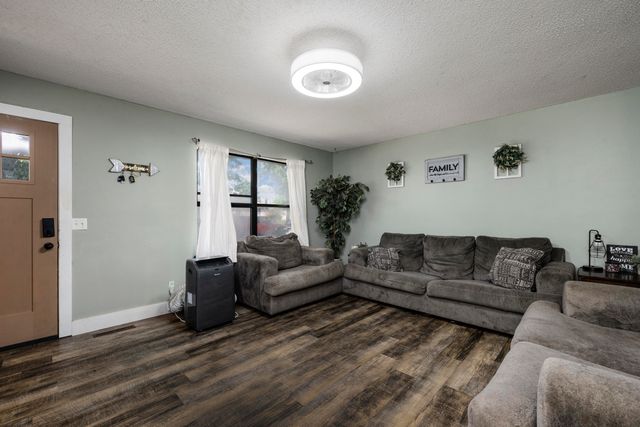 212 E Deanna Lane, Nixa, MO 65714