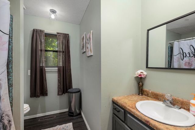 212 E Deanna Lane, Nixa, MO 65714