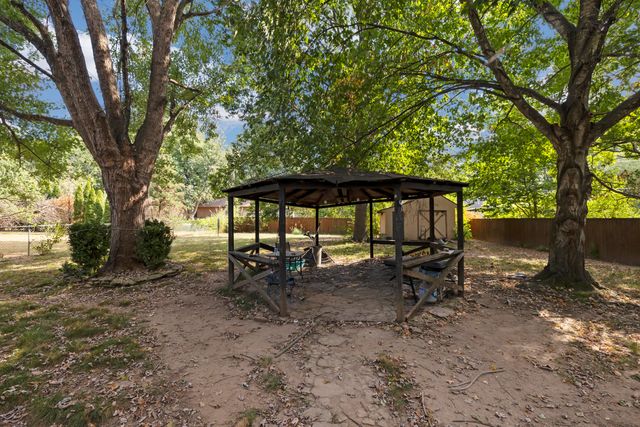 212 E Deanna Lane, Nixa, MO 65714
