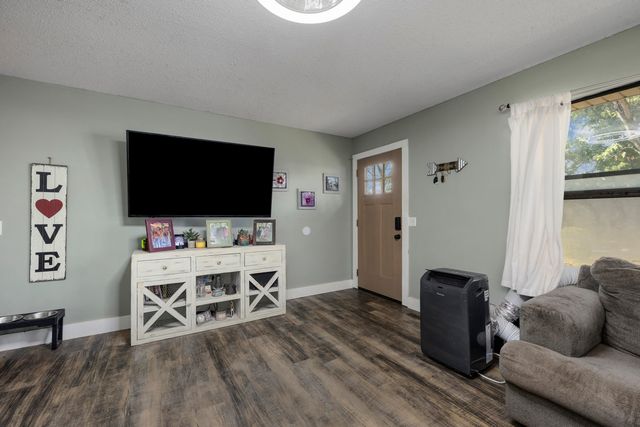 212 E Deanna Lane, Nixa, MO 65714