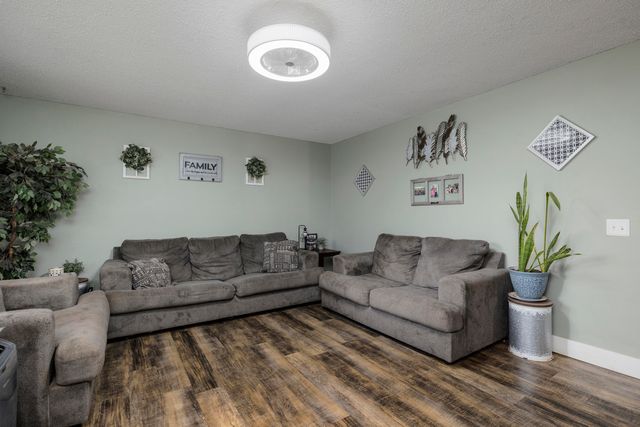 212 E Deanna Lane, Nixa, MO 65714