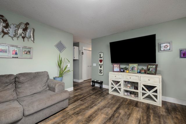 212 E Deanna Lane, Nixa, MO 65714