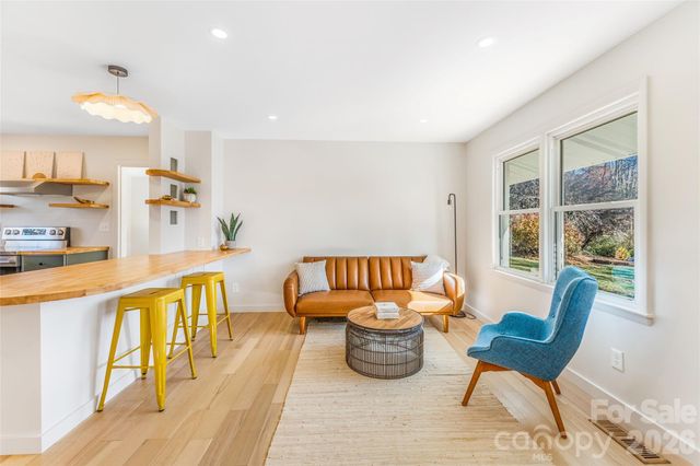 11 Clinton Street, Weaverville, NC 28787