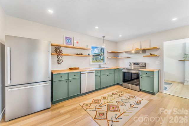 11 Clinton Street, Weaverville, NC 28787