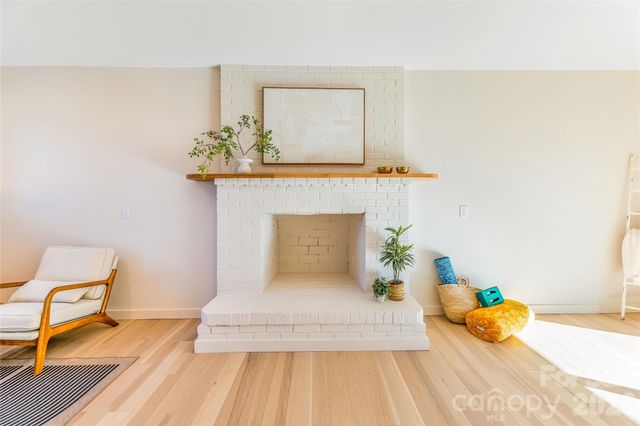 11 Clinton Street, Weaverville, NC 28787