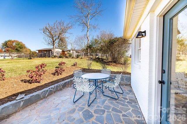 11 Clinton Street, Weaverville, NC 28787