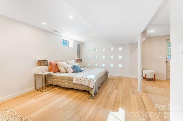 11 Clinton Street, Weaverville, NC 28787