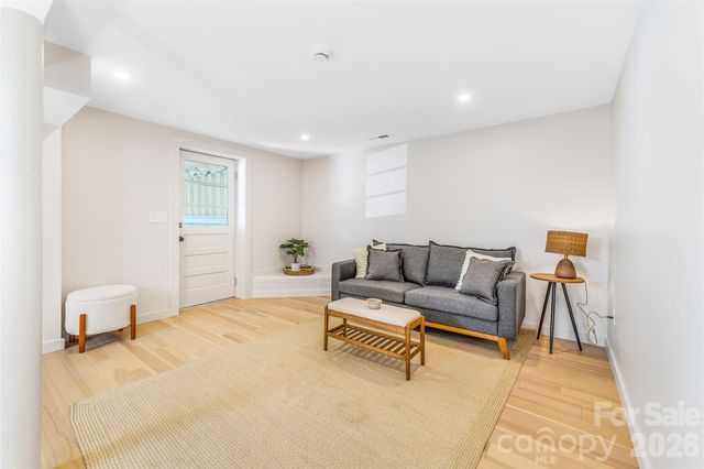 11 Clinton Street, Weaverville, NC 28787