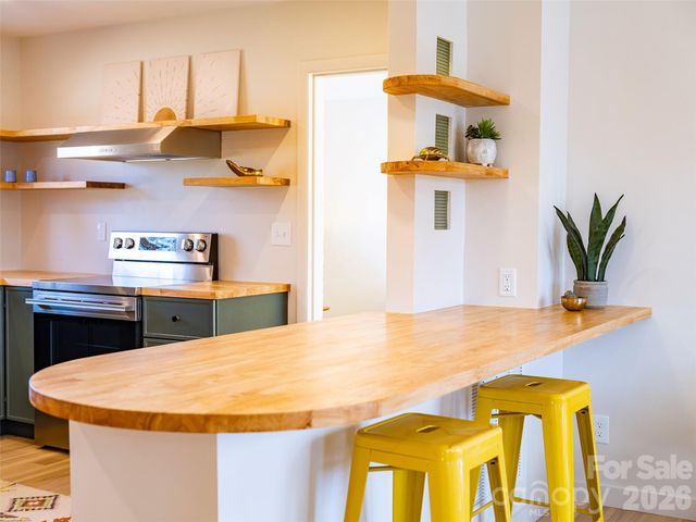 11 Clinton Street, Weaverville, NC 28787