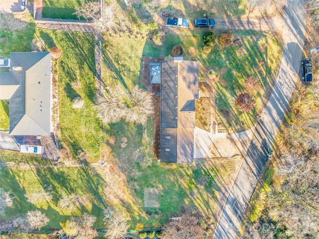 11 Clinton Street, Weaverville, NC 28787