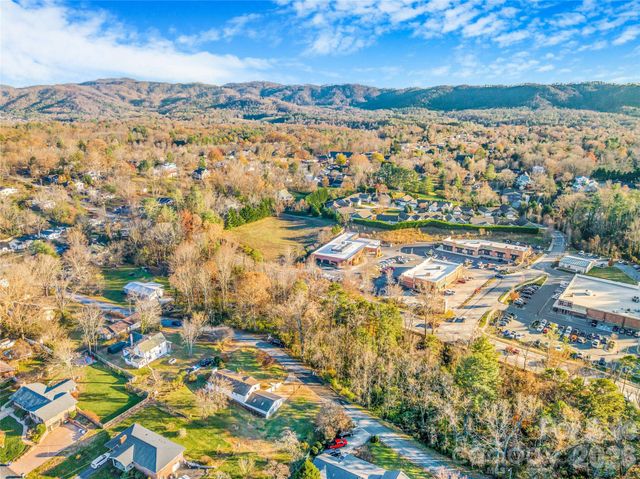 11 Clinton Street, Weaverville, NC 28787