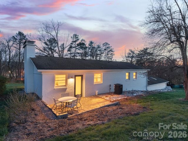 11 Clinton Street, Weaverville, NC 28787