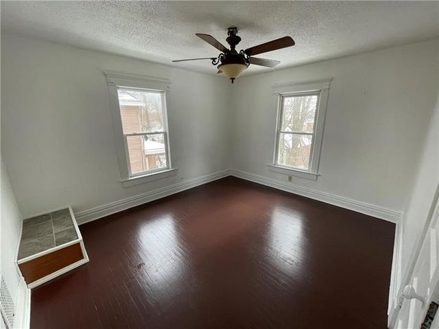 238 E Leasure Ave, New Castle, PA 16101