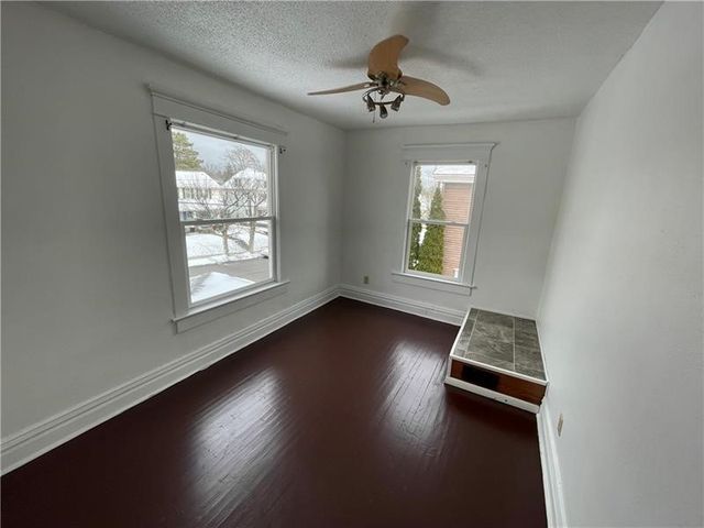 238 E Leasure Ave, New Castle, PA 16101