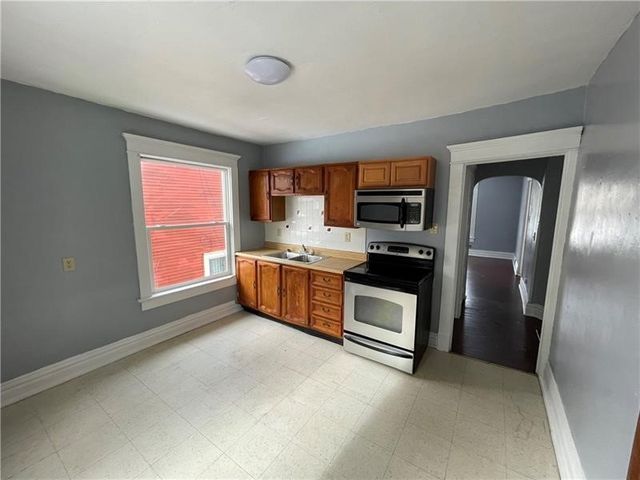 238 E Leasure Ave, New Castle, PA 16101