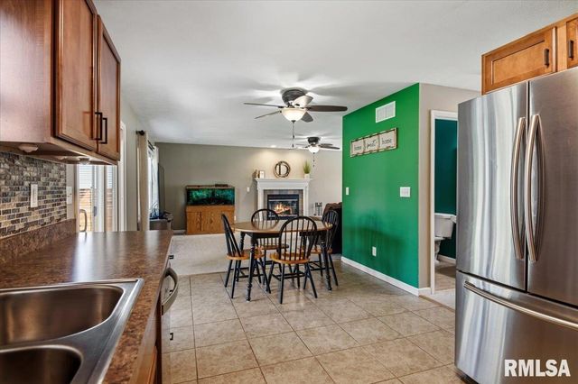 705 N Bunchberry Court, Athens, IL 62613