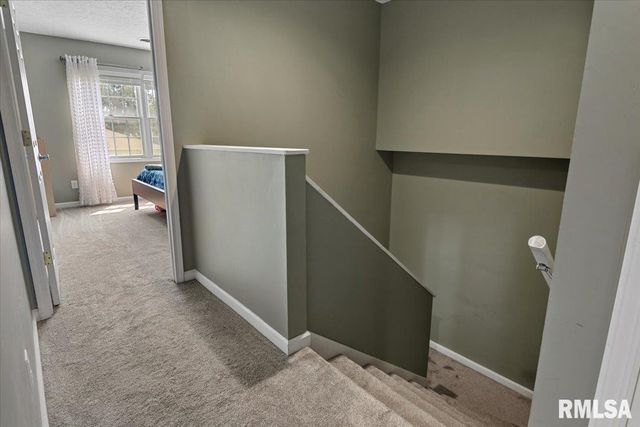 705 N Bunchberry Court, Athens, IL 62613