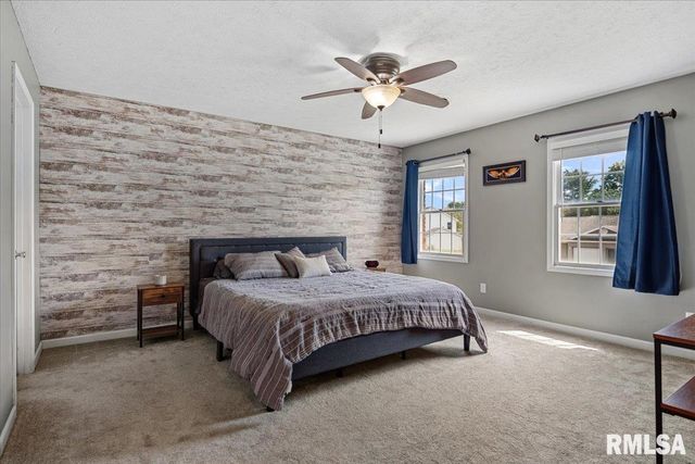 705 N Bunchberry Court, Athens, IL 62613